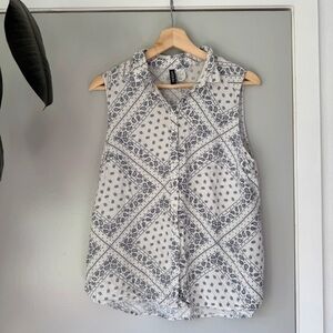 H&M White and Gray Sleeveless Button Down Blouse